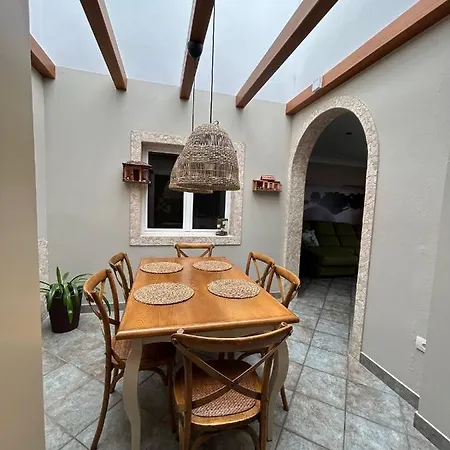 Casa Daniella Vivienda A *